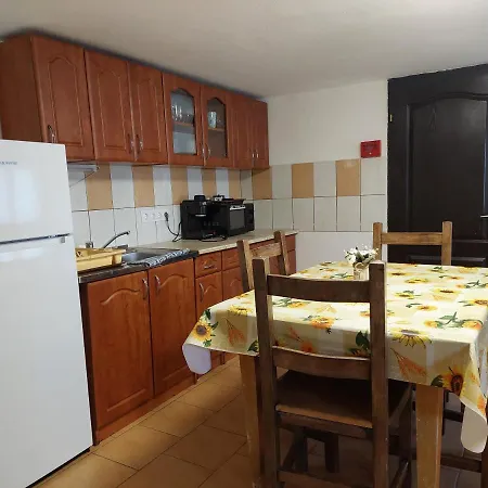 Orban Apartman Apartment *