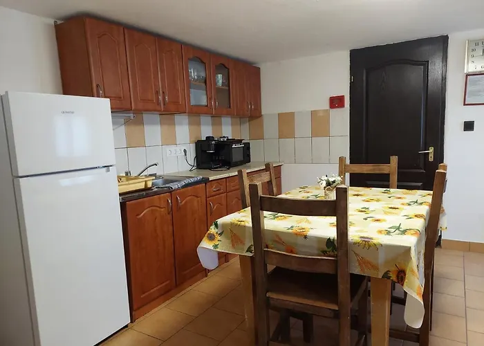 Orban Apartman 호텔 *